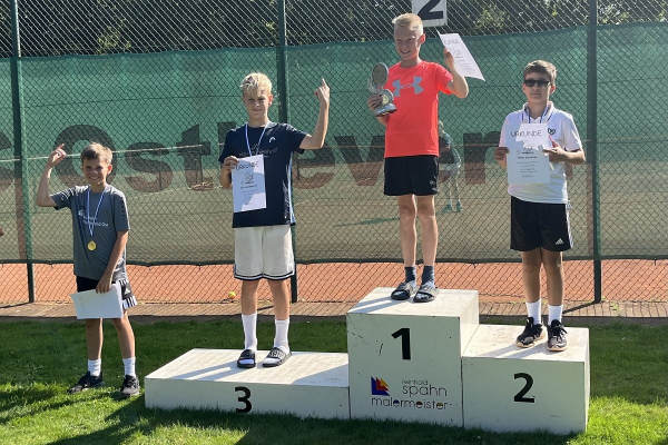 Junioren U12: v.l. Hannes Riesenbeck, Felix Gerdhenrich, Luis Jostes, Viktor Kovachev