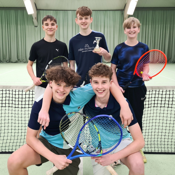 Am J-Team-Aktionstag 2025 nahmen (hinten v. l.) Michael Gaadt, Luca Ludwig, Johannes Loddenkötter, (vorne v. l.) Kjell Tredup und Felix Moll teil. Foto: Lukas Peschke/TCO.