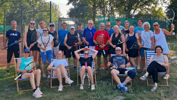 Bei über 35 Grad Celsius hatten die Breitensportlerinnen und Breitensportler des Tennisclubs auf den und abseits der Courts jede Menge Spaß. Foto: TCO.