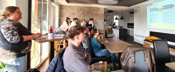 Am 15. März 2025 fand im TCO-Clubhaus unter der Leitung von Inga Teckentrup vom KSB Warendorf (links) ein Sensibilisierungsworkshop zum Thema Gewaltprävention statt. Foto: Lukas Peschke.