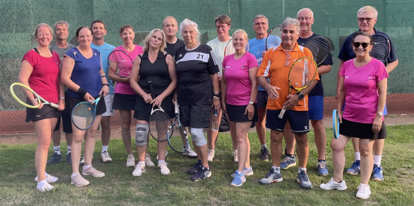 Teilnehmerfeld Mixed-Event Serve’n’Turf 2025. Foto: TCO