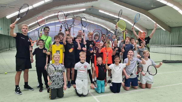 24 Kinder und Jugendliche zwischen 9 und 15 Jahren folgten der Einladung des TCO-J-Teams und hatten sichtlich Spaß an dem jährlich stattfindenden Event. Foto: Lukas Peschke/TCO