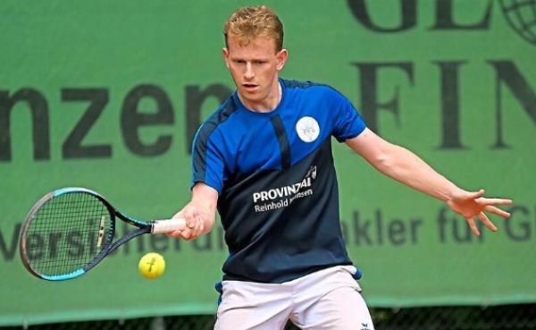 : Lukas Peschke ist Mannschaftsführer der TCO-Herren und des Mixed-Teams.
