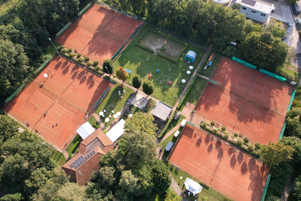 Der TCO lädt – wie hier beim Sommerfest im vergangenen Jahr – alle Mitglieder, Tennisinteressierten und Freunde des Tennissports zur Saisoneröffnung auf die 7-Platz-Anlage an der Westbeverner Straße ein. Lukas Peschke